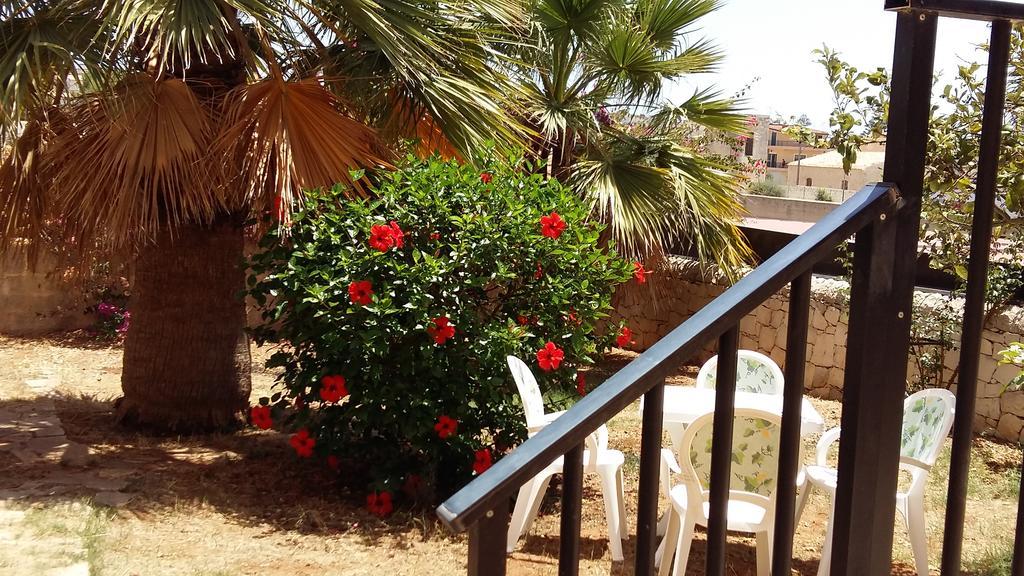 Hibiscus Rosso Villa Donnalucata  Exterior foto